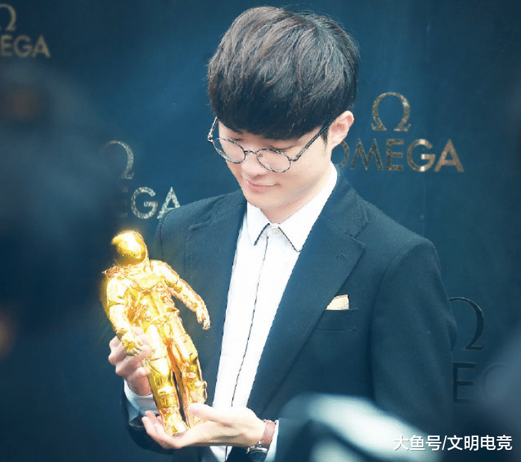 开云体育官网-Faker新星战术调整表现惊艳，曼联未来可期！